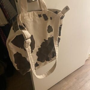 BAGGU Cow Print Duck Tote Bag
Brown and Natural Color